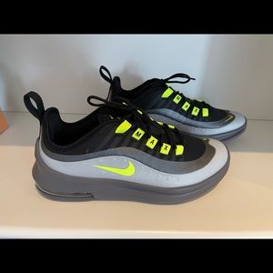 Nike Air Max Axis (gs) 6.5